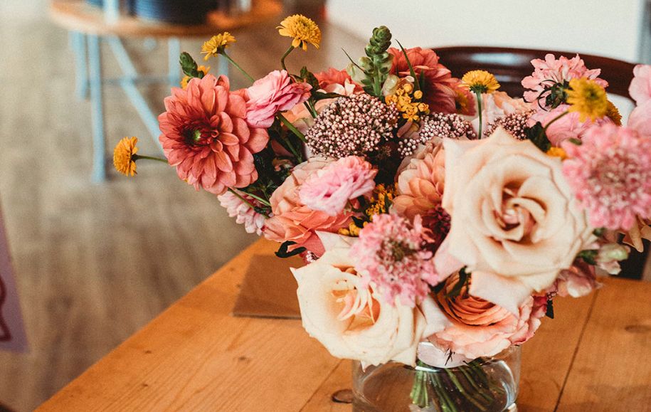 How to Make Cut Flowers Last Longer, Naturally